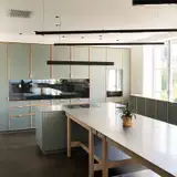 Cuisine de l'Atelier Qu4tre-Qu4rts, au-dessus de la boutique Victoire à Bordeaux