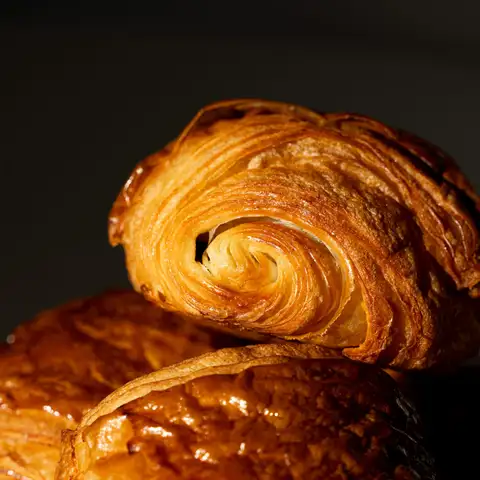 Chocolatines pur beurre feuilletées et dorées, 3e meilleure chocolatine de Gironde 2026, boulangerie Quatre-Quarts à Bordeaux